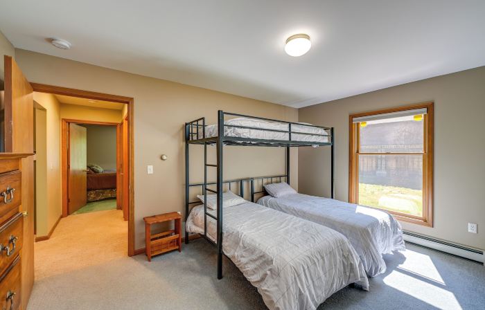 Wooded Applegate Retreat w/ Private Trail Access