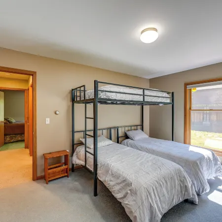 Wooded Applegate Retreat w/ Private Trail Access