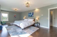 Hidden Gem on Darling Hill  w/ Direct Kingdom Trails Access Luxe Home & Location