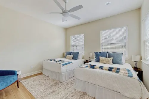 Spacious House With Ping-pong and Pool Table, Balcony With Water and Sunset View - 3-Star