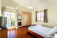 Avia's Seaside Hideaway with Lush Garden - 2-Star