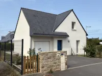 3BR Coastal Home With Garden & Terrace - Homestays