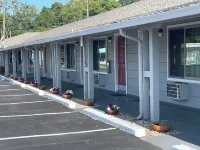 Lark Motel Willits - parking
