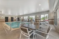 Best Western Plus Marquette Hotel  Suites - Pools