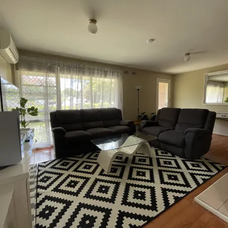 Charming 3 Bedroom Home in Garran, Perfect for Families and Groups