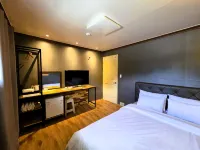 Muju World Hotel - 2つ星