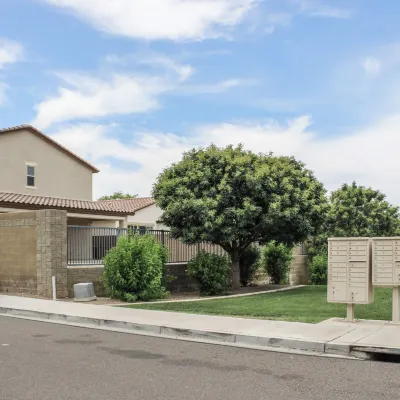 Mackenzie - Private BR w-Shared Bathroom Hotels near Camelback Ranch