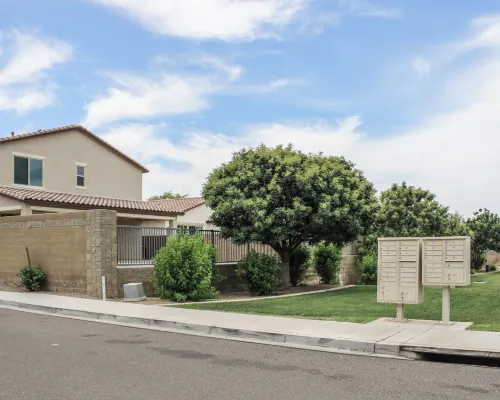 Mackenzie - Private BR w-Shared Bathroom Hotels near Camelback Ranch