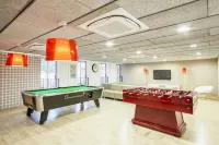 Residencia Universitaria Resa la Ciutadella - Apartments