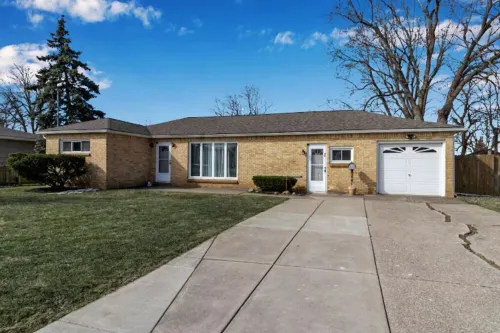 Family Ranch Near Buffalo & Airport Sleeps 9 Pet-Friendly Fenced Yard - Kitchens