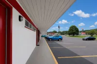 Hometown Inn Staunton VA near Hwy 11 - Parking