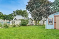 Walk to Beach! Luna Pier Haven w/ Yard & Views - 2-Sterne