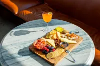 Hotel Genevieve - breakfast