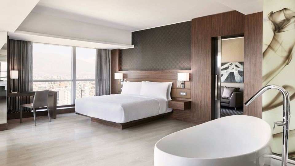 AC Hotel Santiago Cenco Costanera
