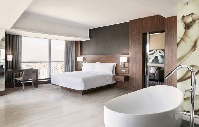 AC Hotel Santiago Cenco Costanera