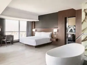 AC Hotel Santiago Cenco Costanera