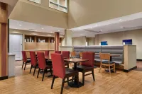 TownePlace Suites Fort McMurray - موقف سيارات