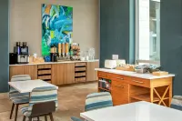 Element Hampton Peninsula Town Center - sarapan