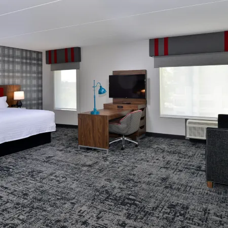 Hampton Inn & Suites Greensboro Downtown