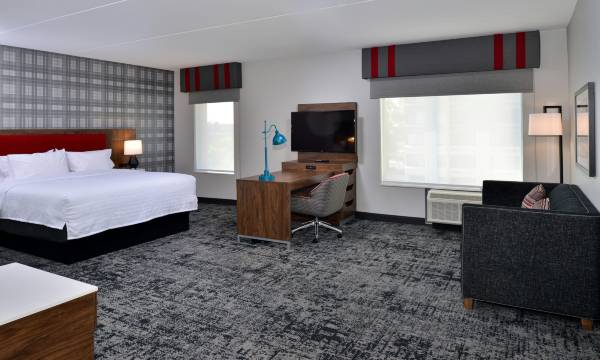 Hampton Inn & Suites Greensboro Downtown