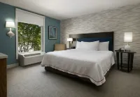 Home2 Suites by Hilton Charleston Airport/Convention Center - parking