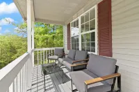 Peaceful Escape- Hot Tub, Game Room, Sleeps 16 - 2 étoiles
