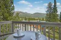 Mountain Views + Hot Tub Near Resort - 수영장