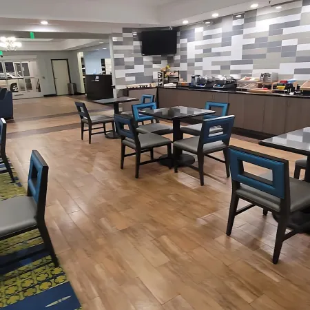 La Quinta Inn & Suites by Wyndham Ennis