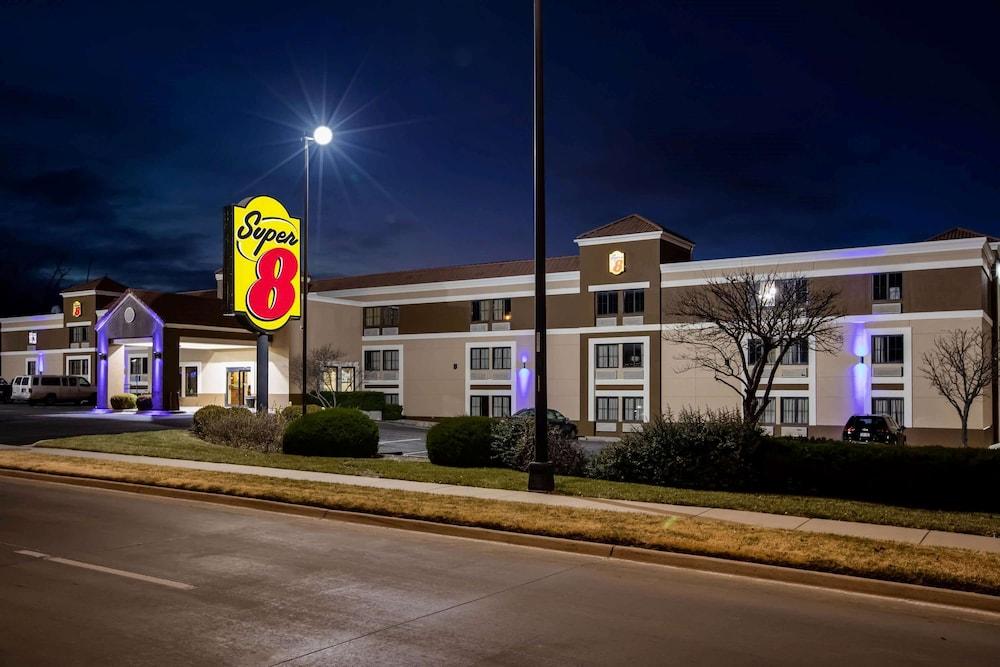 Super 8 by Wyndham Wichita East