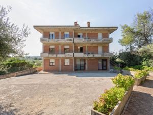 Cozy Apartment with Swimming Pool and Gym on Lake Trasimeno