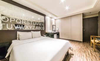Rampart Hotel - Housity
