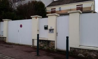 Villa House with Panoramic View on Paris