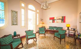 Casa Miriam y Sinaí, Room 1, Comfy Bedroom at Havana's Heart