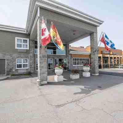 Econo Lodge Inn & Suites Hotel Exterior