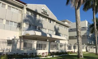 2. Hotel Mo..