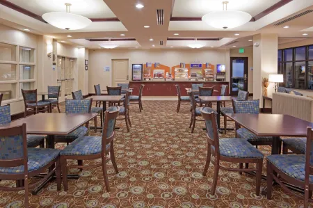 Holiday Inn Express & Suites Clovis-Fresno Area