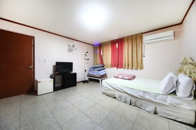 Tongyeong Crown Hotel in zona Yi Sun-Sin Park