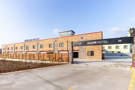 Buan Raum Drive-in Hotel Отели в г. Пуан