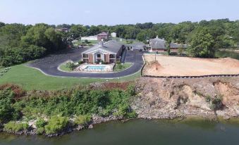 Clarion Pointe on the Lake Clarksville-South Hill West