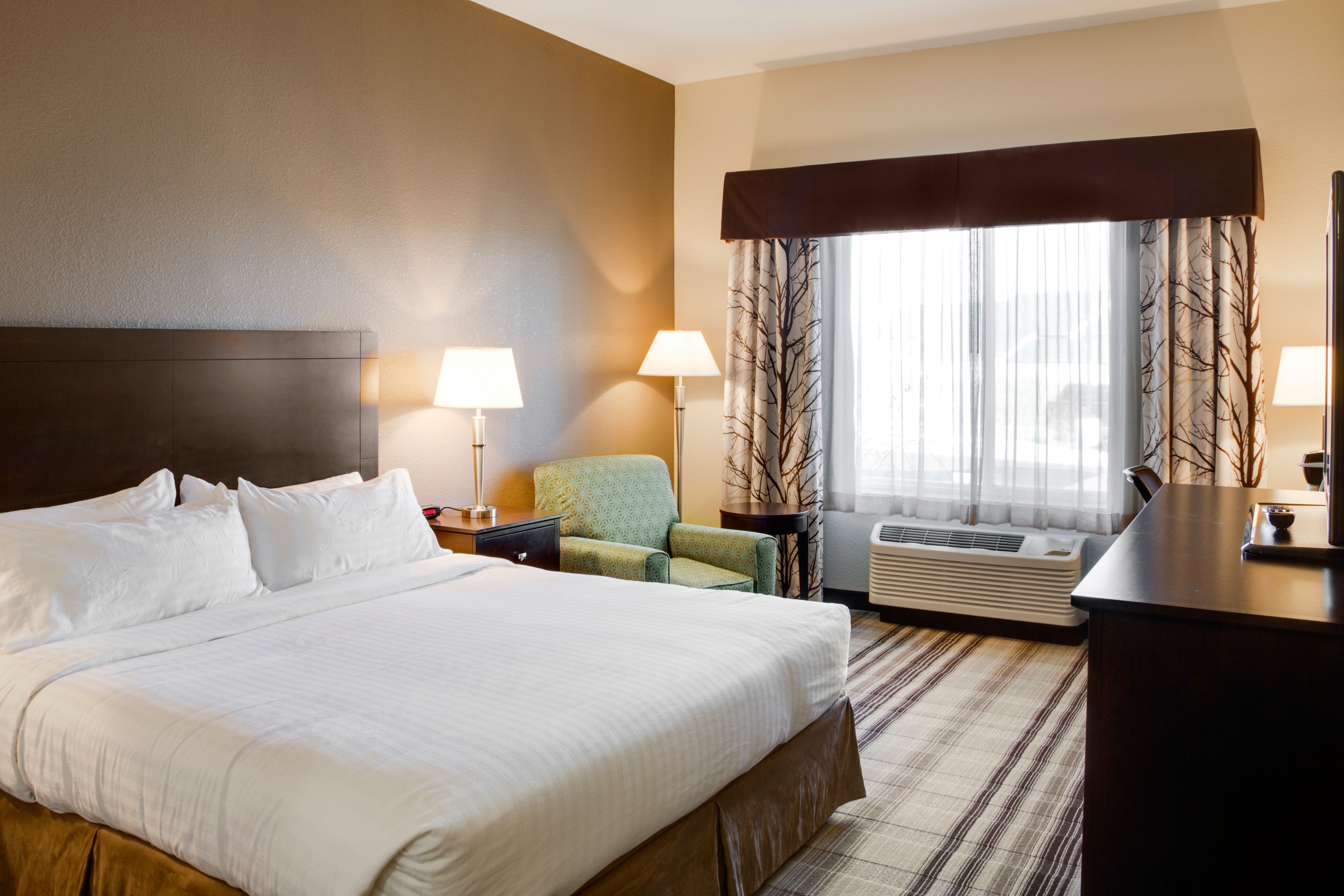 Holiday Inn Express & Suites Nevada, an Ihg Hotel