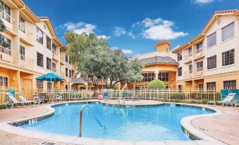 La Quinta Inn & Suites by Wyndham Dallas - Addison Galleria