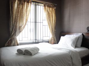 Chic and Cozy 2Br Apartment at Pinewood Jatinangor Near Jatos