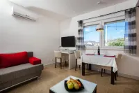 Nice Beach Apartments in Stobre Hotels in Stobrec