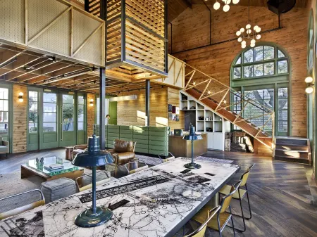 Cavalry Court, by Valencia Hotel Collection