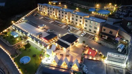 Epop Resort Pension Отели рядом с достопримечательностью «Канвонский национальный университет»