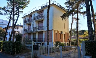 Beautiful Apartment in Villa with Terrace - Great Location in Lignano Pineta