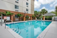 Candlewood Suites Fort Myers-Sanibel Gateway Hoteles en Fort Myers