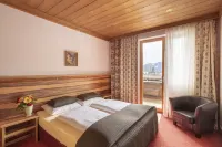 Upside down Town Hotel-Neue Post Hoteles en Zell am See