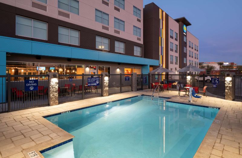 Tru by Hilton Phoenix Glendale Westgate photo 2