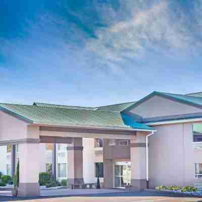 Baymont by Wyndham Bartonsville Poconos Hotel Exterior